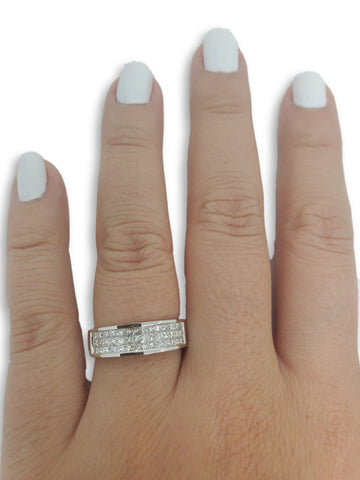 Bague de fiancaille Gisele 0.74ct de diamants VS en or blanc 18k